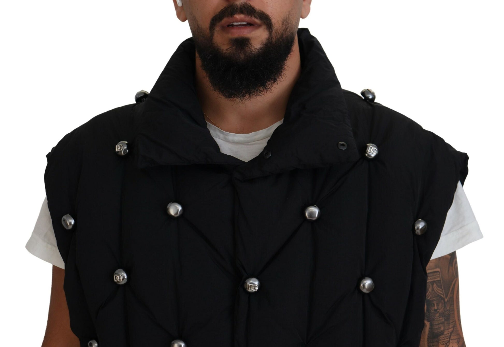 Schwarze ärmellose DG-Jacke mit Metallverzierung