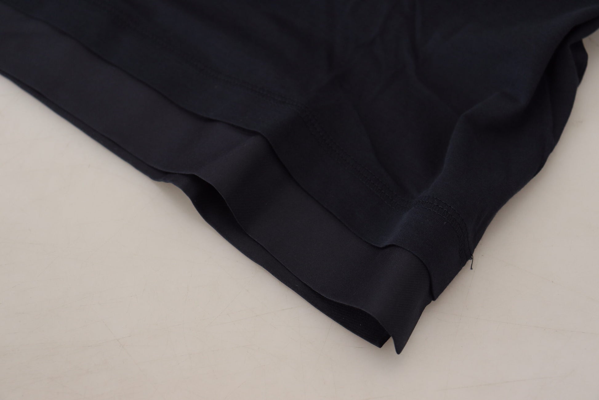 Blauer Pullover mit Rundhalsausschnitt und Knöpfen aus Baumwolle