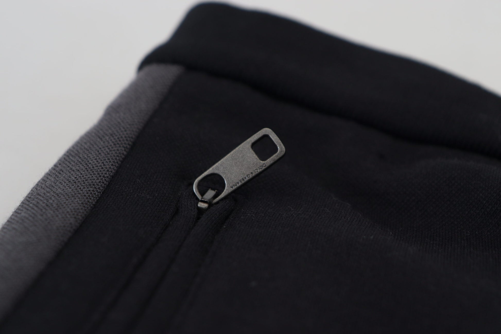 Schwarze Jogginghose aus Wolle mit Hufeisenmuster