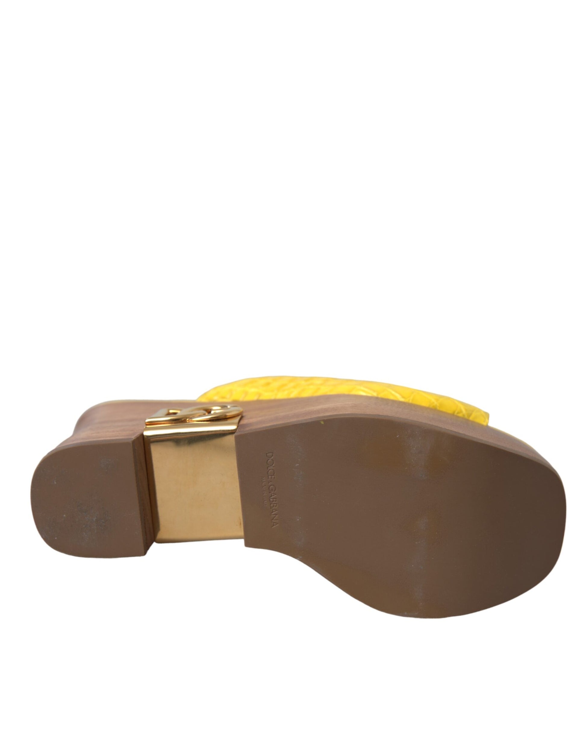 Gelbe Pantoletten aus Leder mit Keilabsatz aus Holz