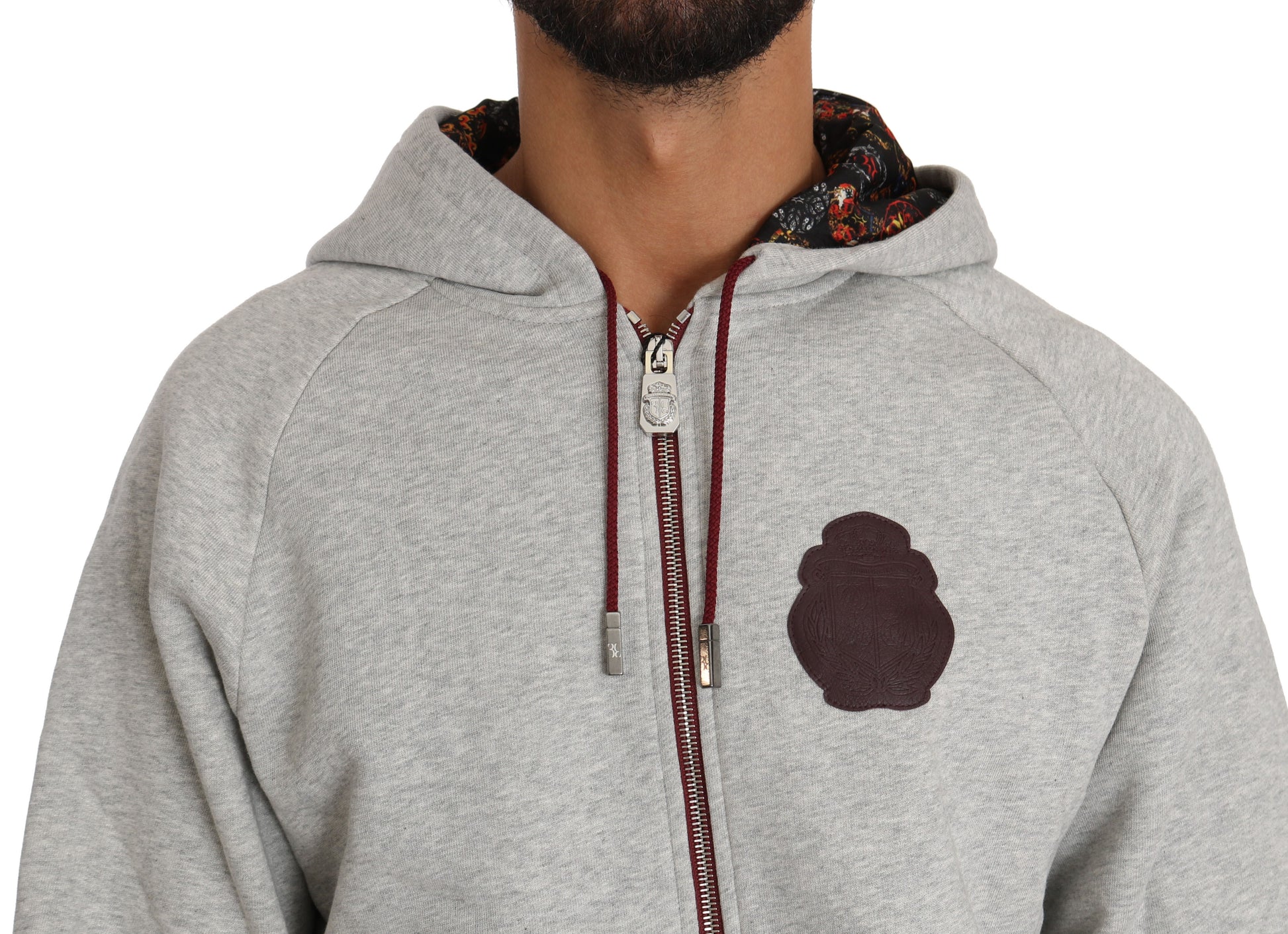 Grauer Trainingsanzug aus Baumwollpullover und -hose