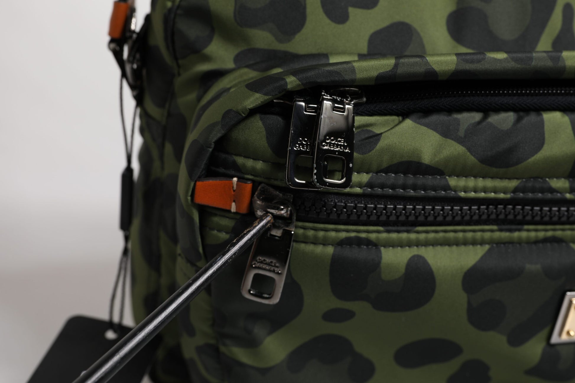 Grüne Polyester-Umhängetasche mit Leopardenmuster