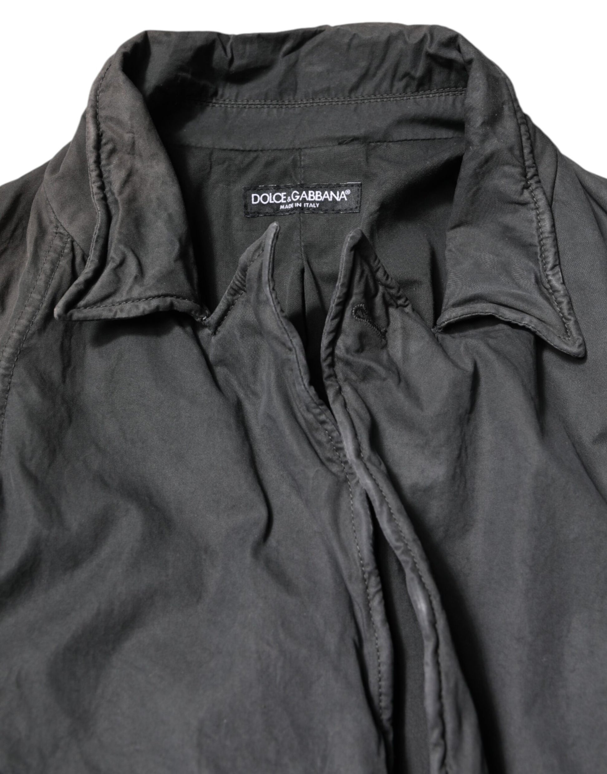 Schwarze Manteljacke aus einfarbiger Baumwolle mit Kragen