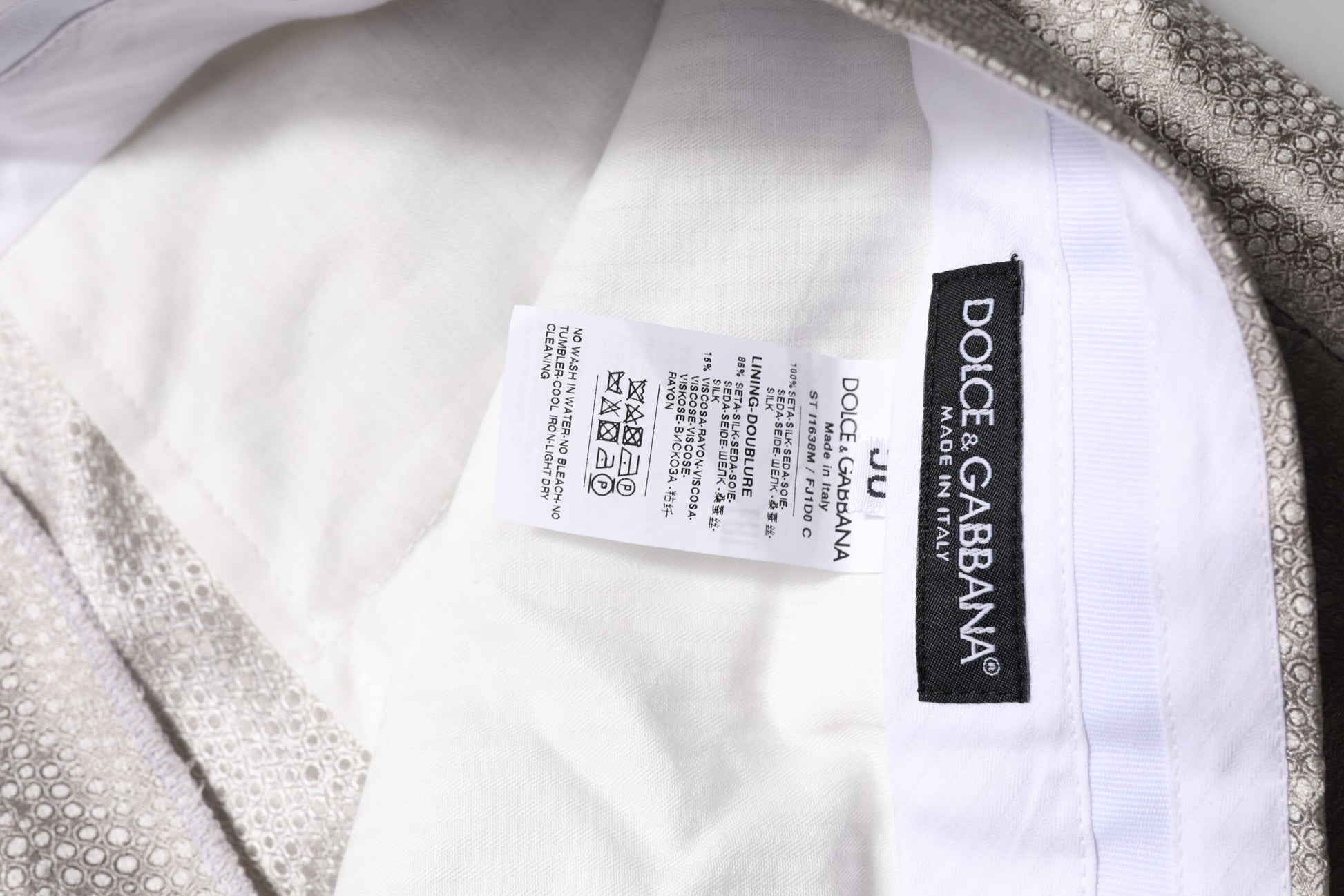 Hellgrauer, gepunkteter 2-teiliger Anzug aus Jacquard-Seide