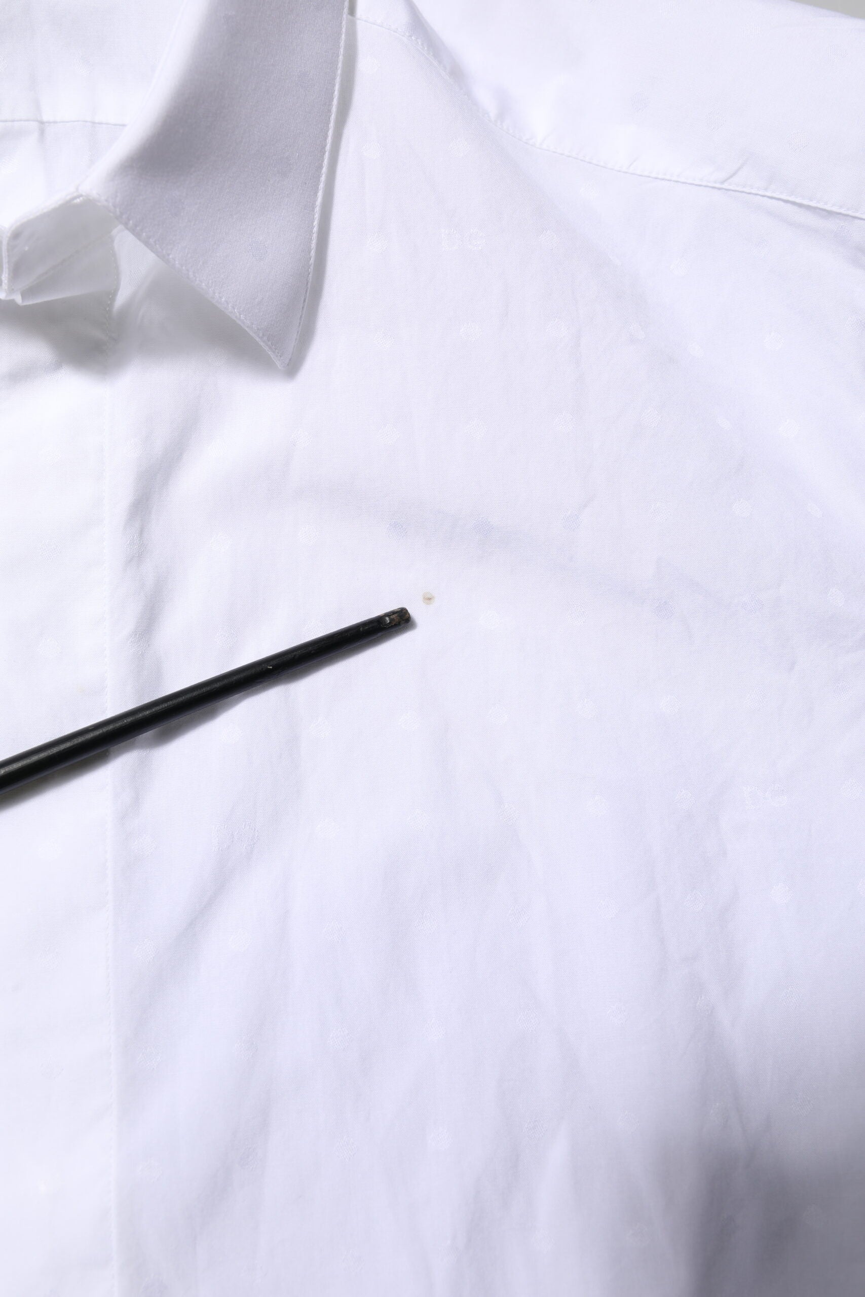 Weißes, formelles Baumwollhemd in Gold