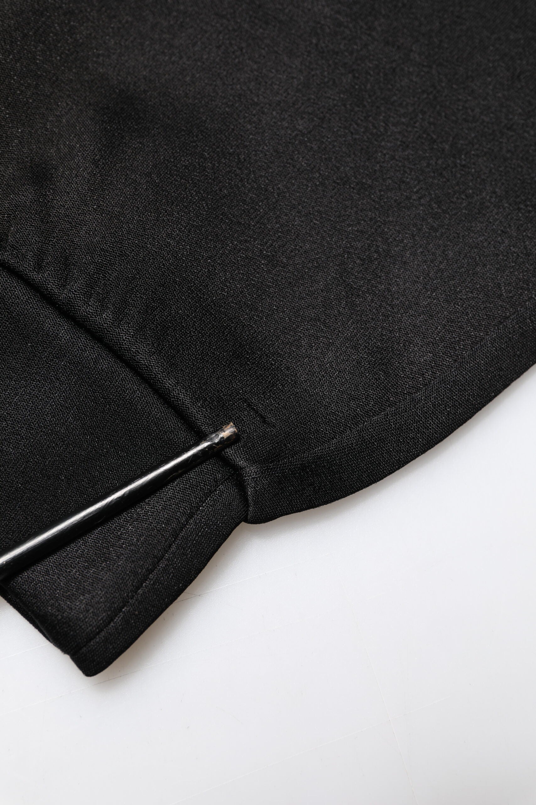 Schwarzer Camouflage-Pullover