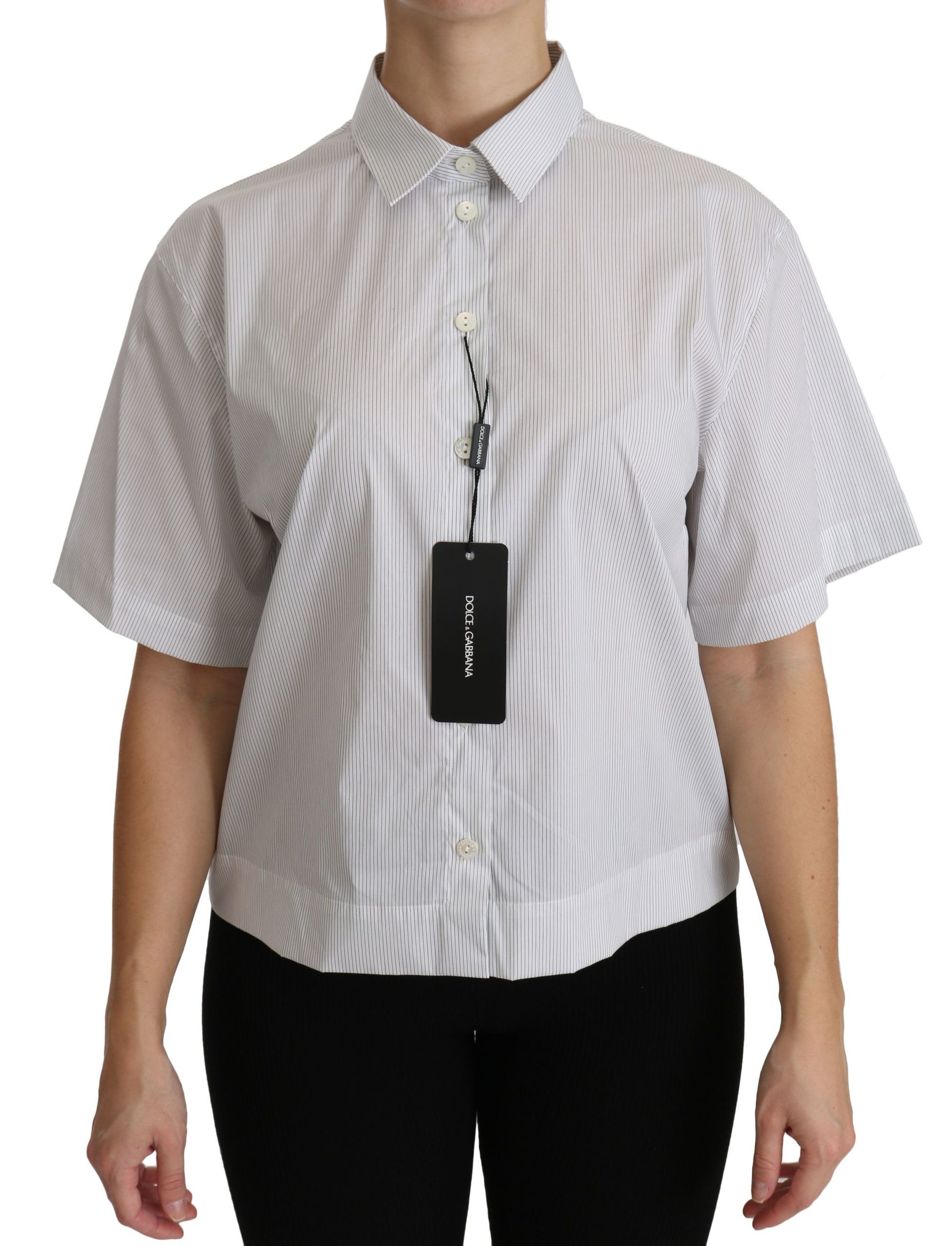 Weißes Poloshirt mit Kragen und kurzen Ärmeln