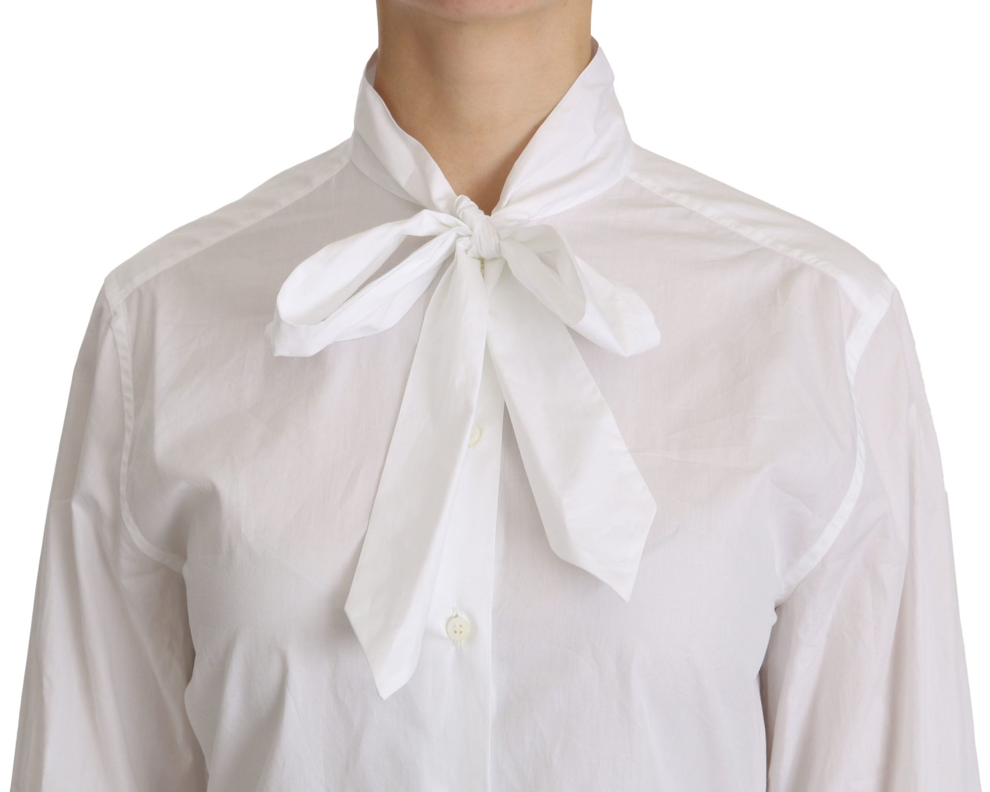 Weißes Poloshirt mit Rollkragen und langen Ärmeln