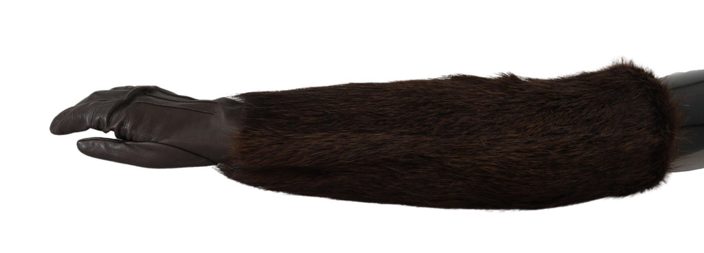 Braune, ellenbogenlange Fäustlinge aus Leder und Pelz