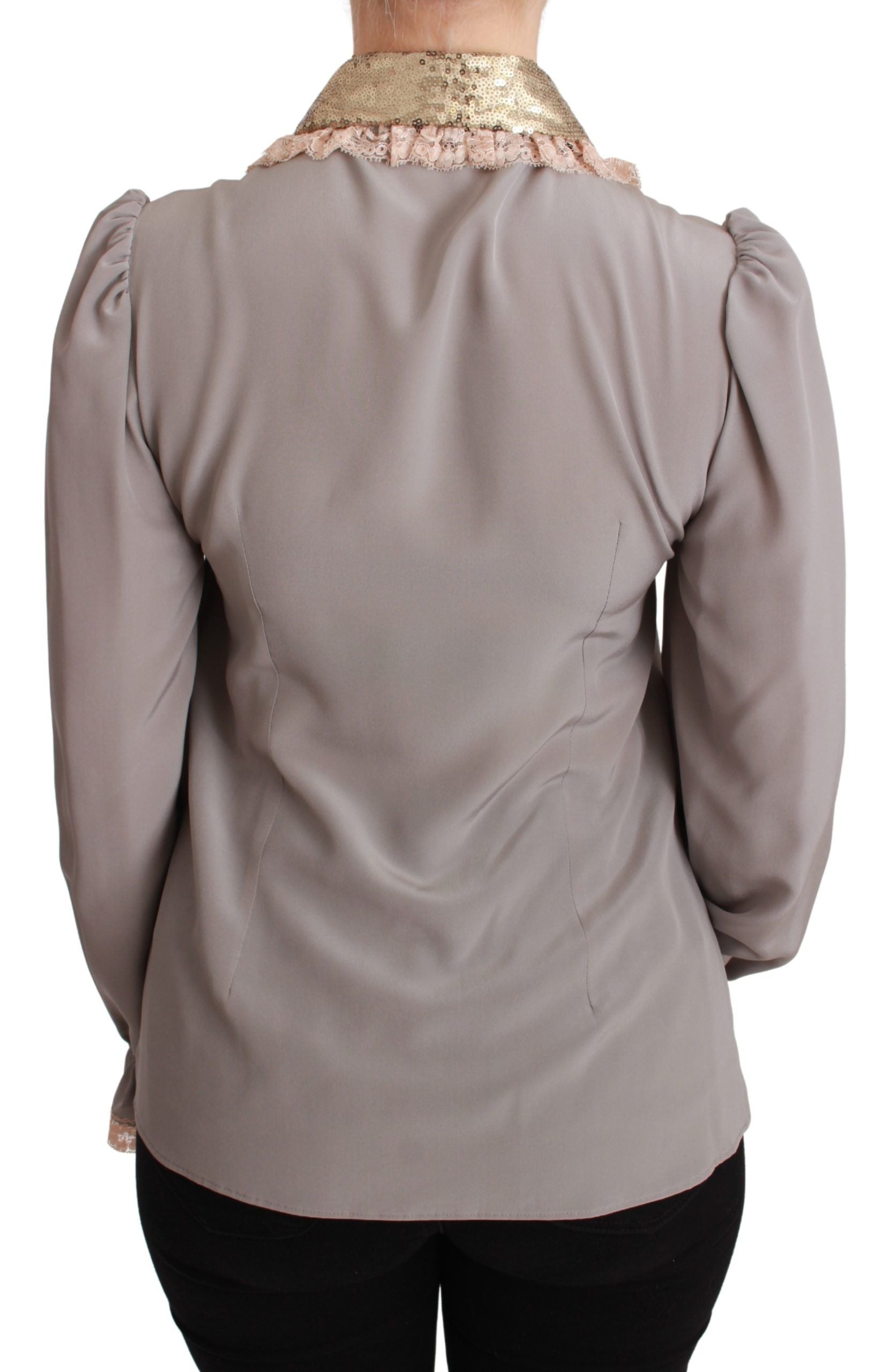 Graue Seidenbluse mit goldenen Pailletten und Spitze