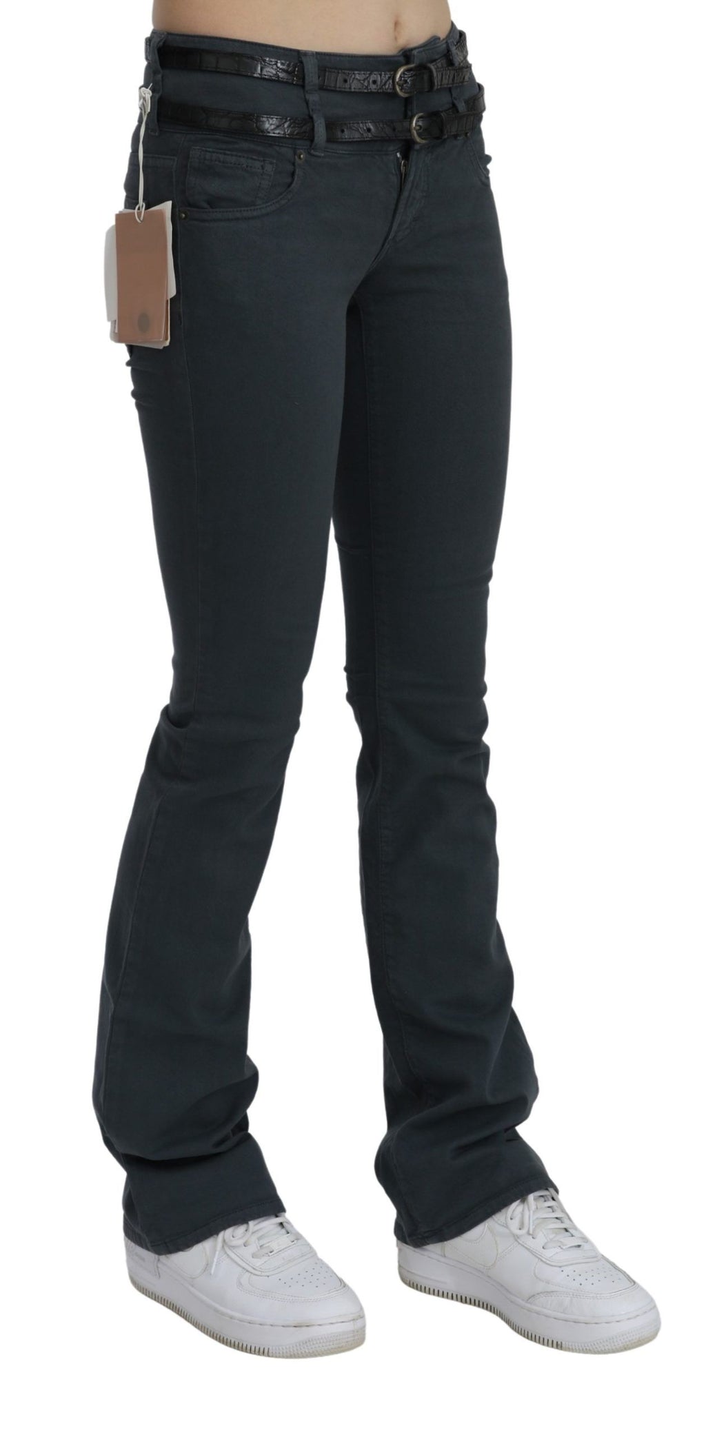 Graue Jeans mit schmaler Schlaghose und mittlerer Taille