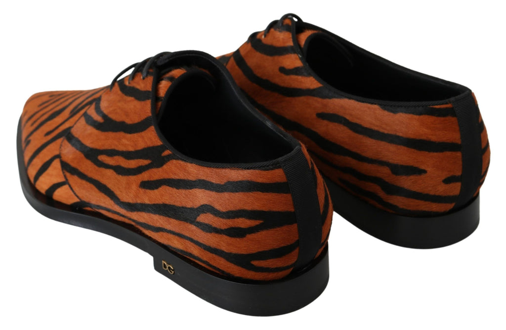 Orangefarbene Broque-Schuhe mit Ponyhaar
