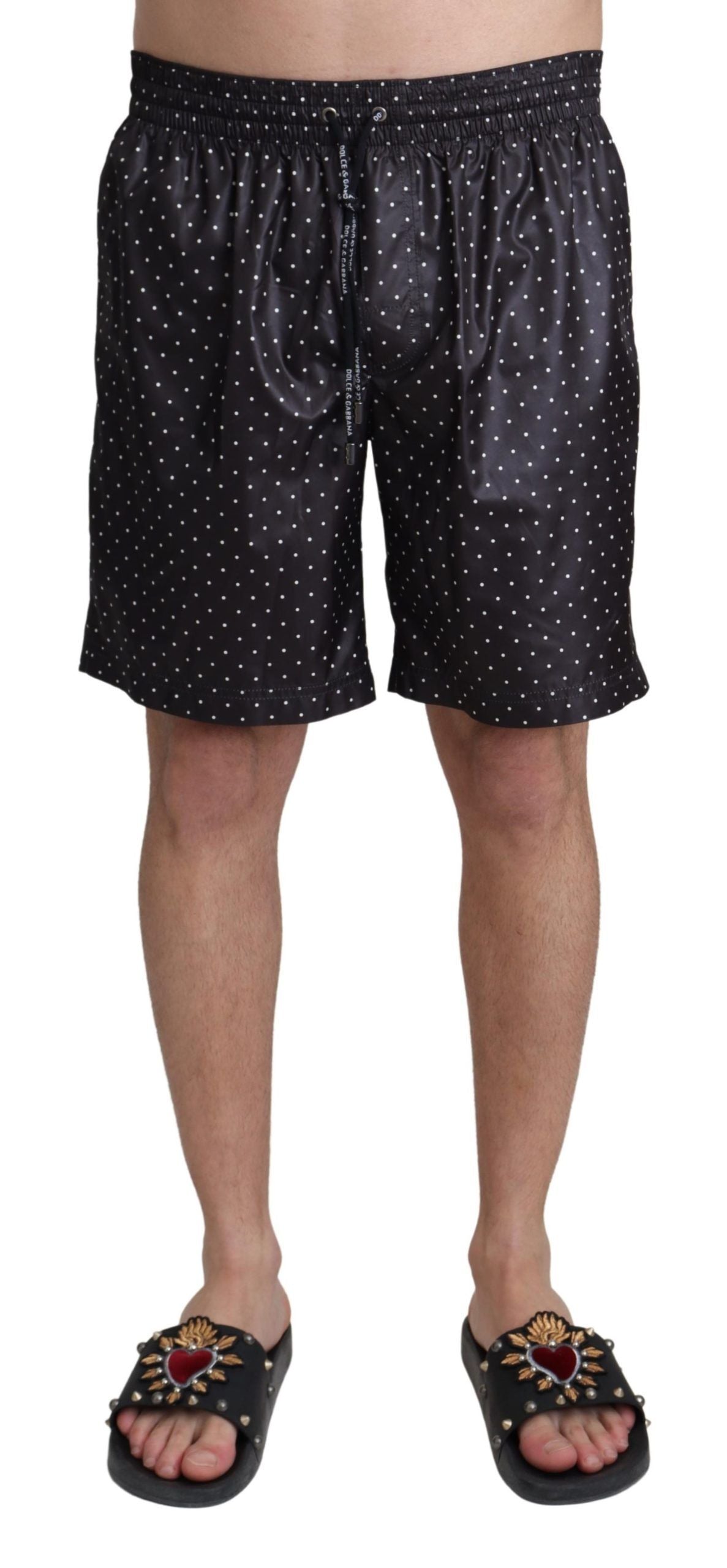 Schwarze Strandmode mit Punktemuster