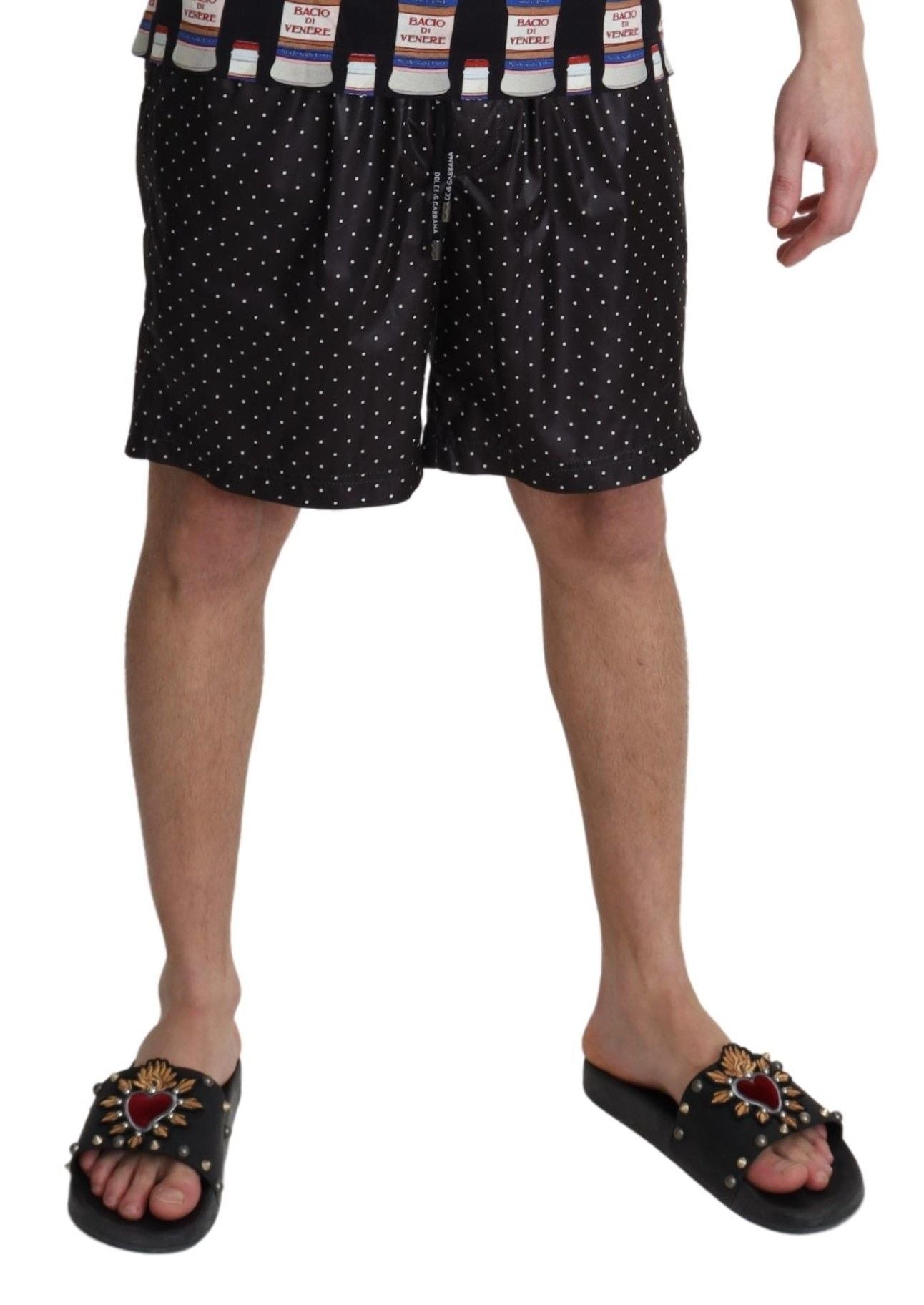 Schwarze Strandmode mit Punktemuster