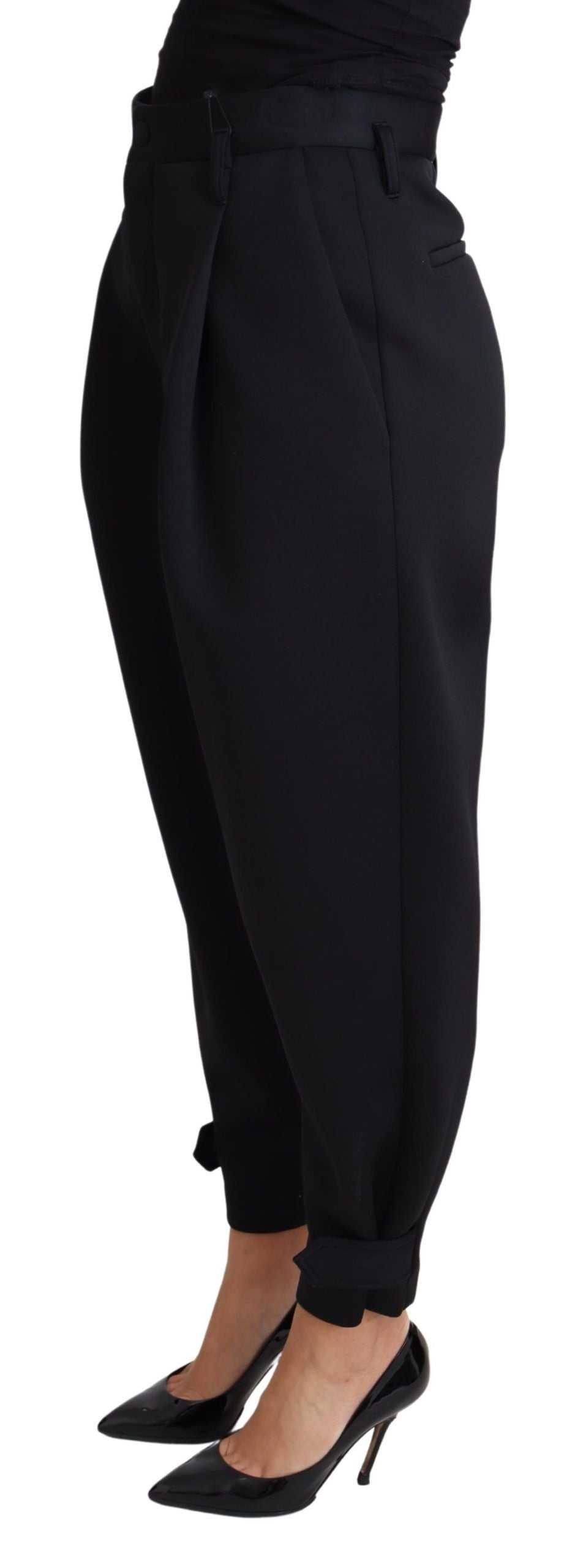 Schwarzes kurzes Kleid mit hoher Taille und Polyesterhose