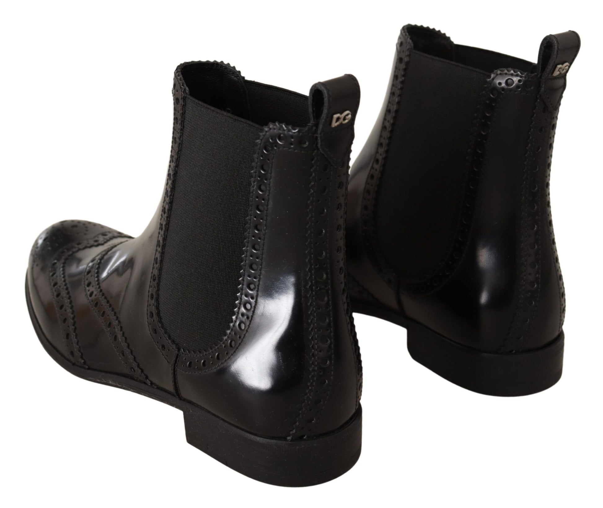 Schwarze, knöchelhohe, flache Stiefel aus Leder