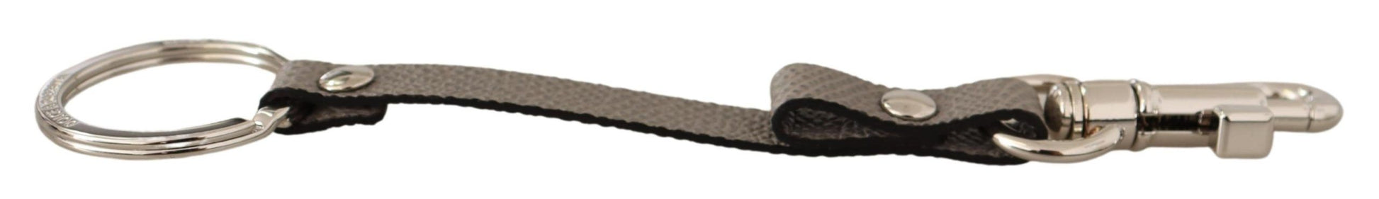 Schlüsselanhänger mit grauem strukturiertem Leder und silbernem Metallhaken