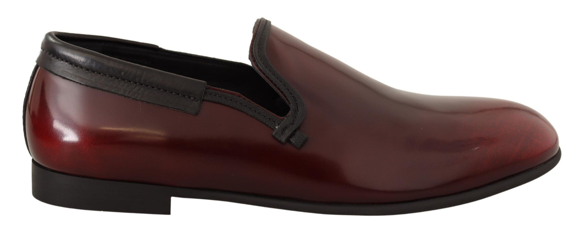 Bordeauxfarbene Loafer aus Lackleder