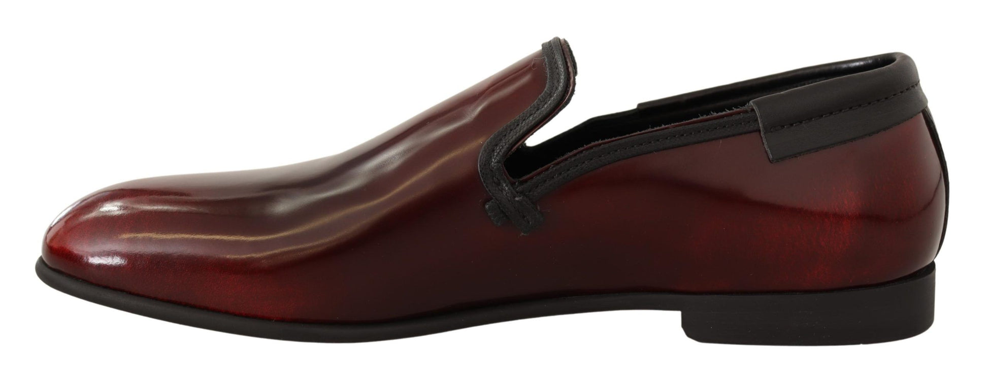 Bordeauxfarbene Loafer aus Lackleder