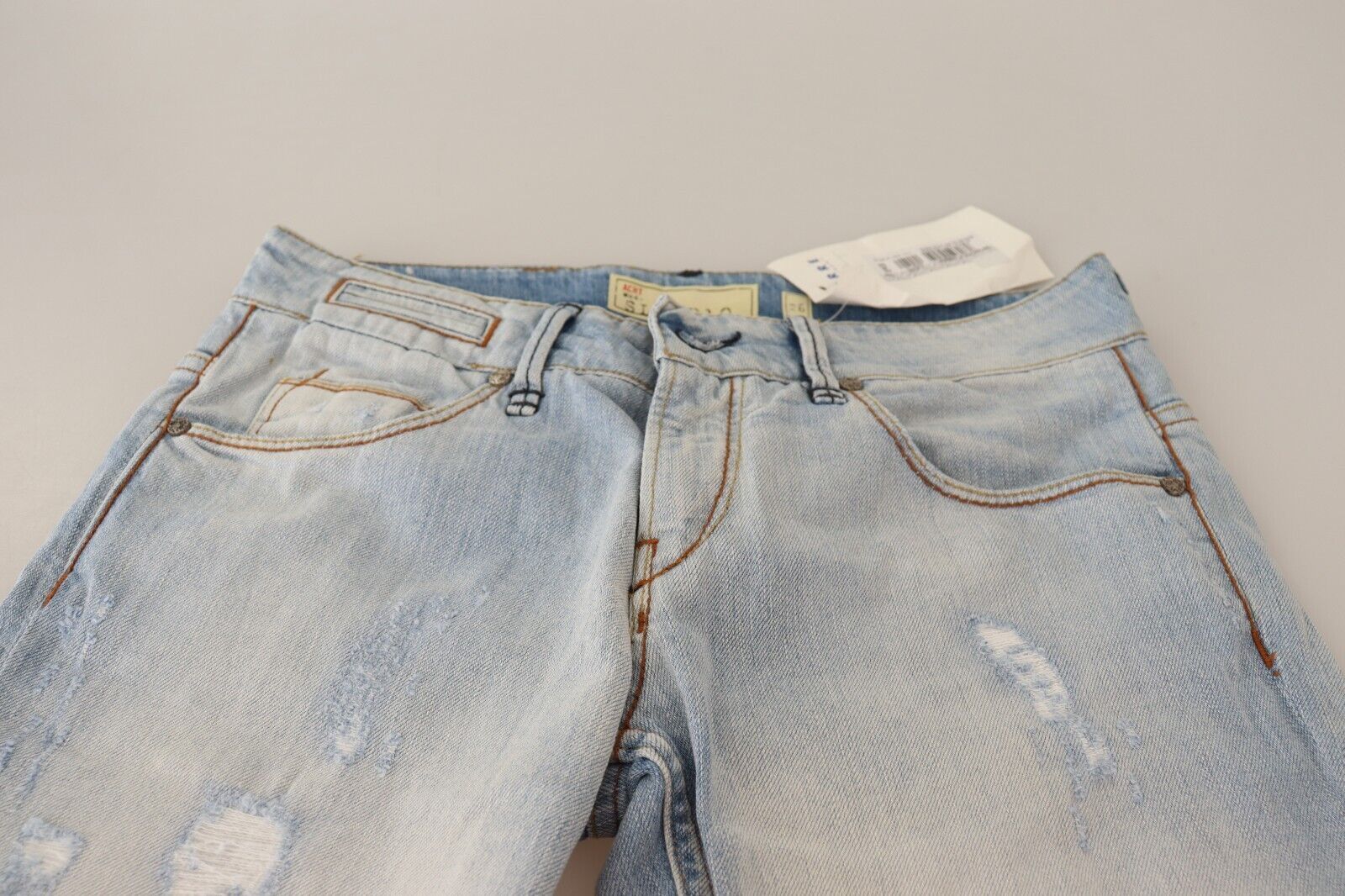 Hellblaue Jeanshose aus Baumwolle mit umgeschlagenem Saum im Used-Look