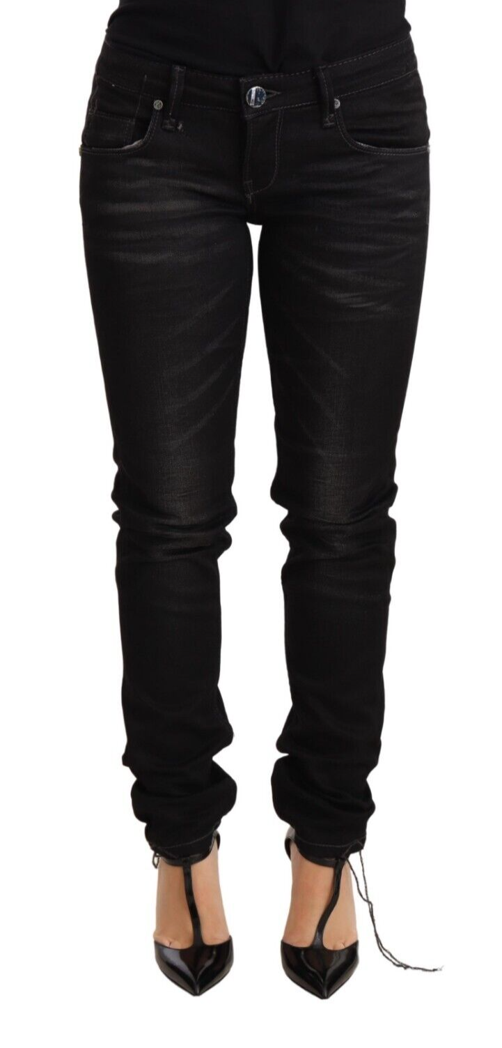 Schwarze Jeans aus gewaschener Baumwolle im Slim Fit mit niedriger Taille