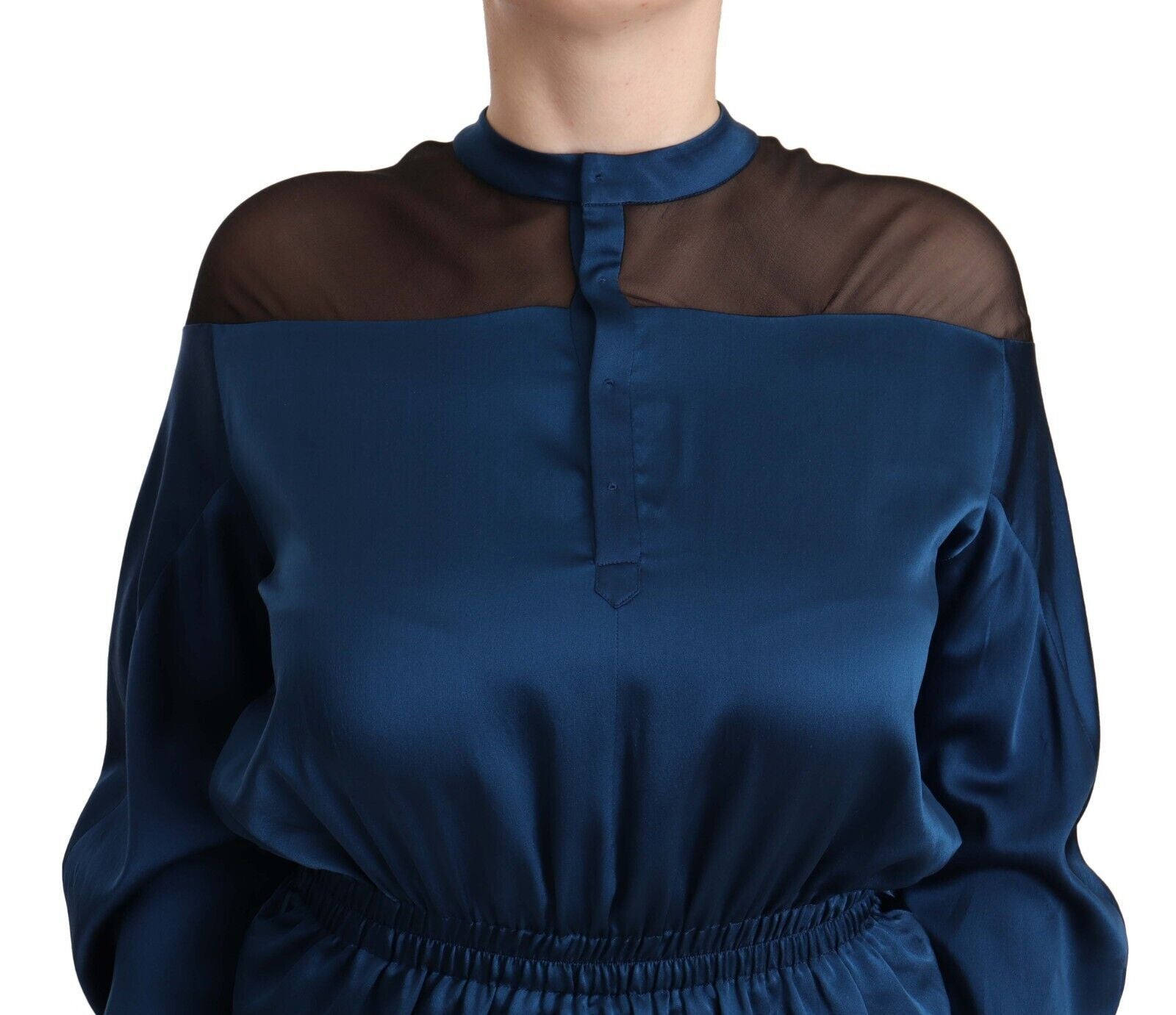 Blaue Seidenbluse mit langen Ärmeln und elastischer Taille
