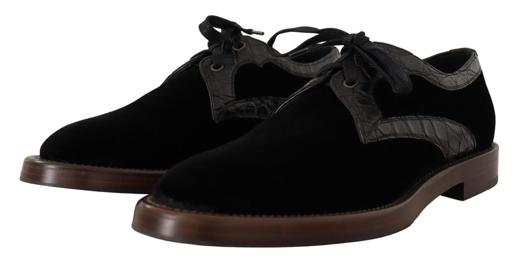 Schwarze Samtschuhe aus exotischem Leder