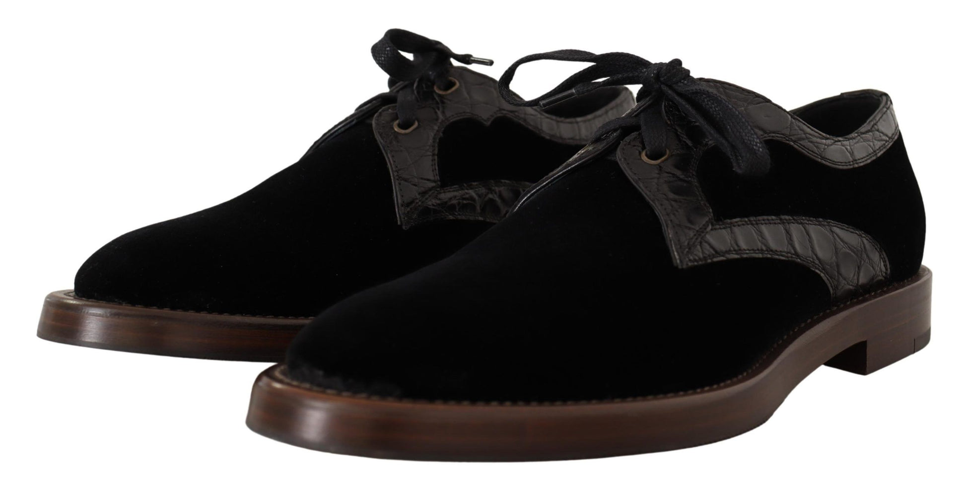 Schwarze Samtschuhe aus exotischem Leder