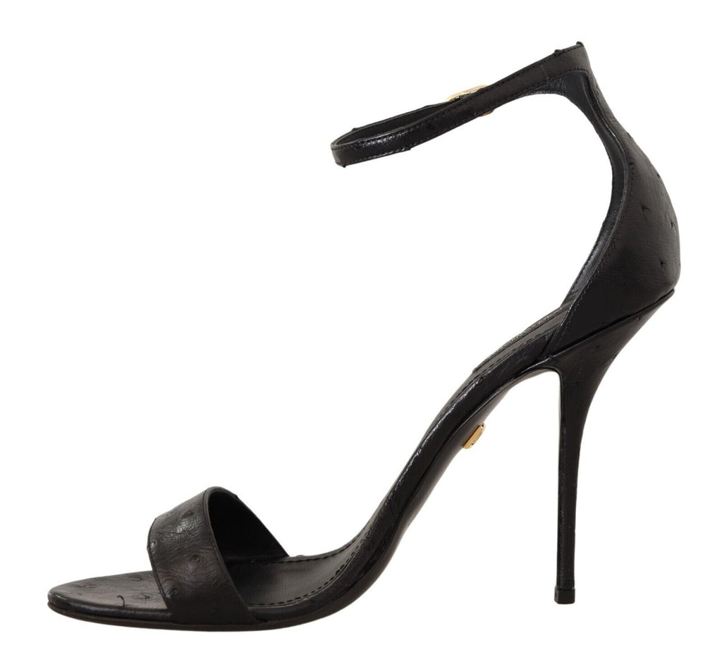 Schwarze Straußenleder-Sandalen mit Knöchelriemen