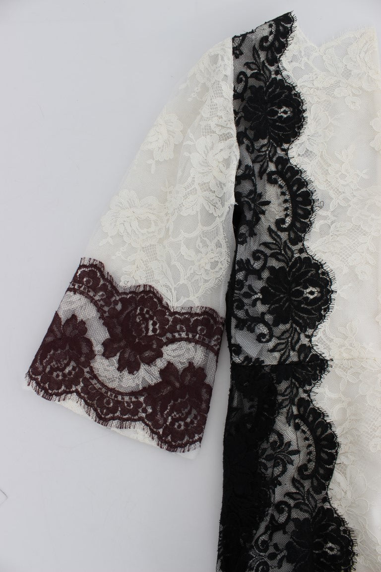 Weißes, bodenlanges Kleid aus floraler Spitze