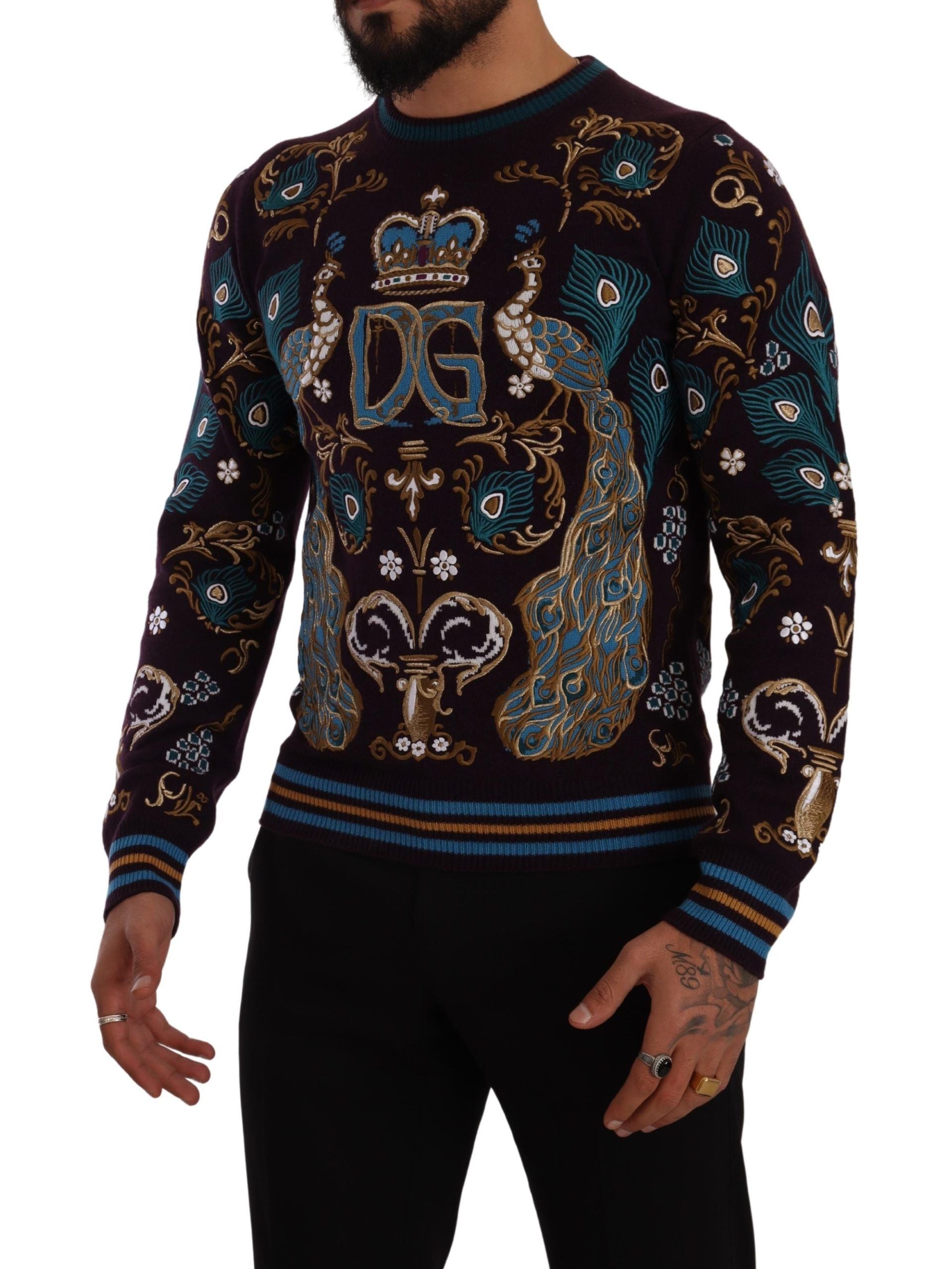 Bordeauxfarbener Kaschmirpullover mit DG-Kronenstickerei