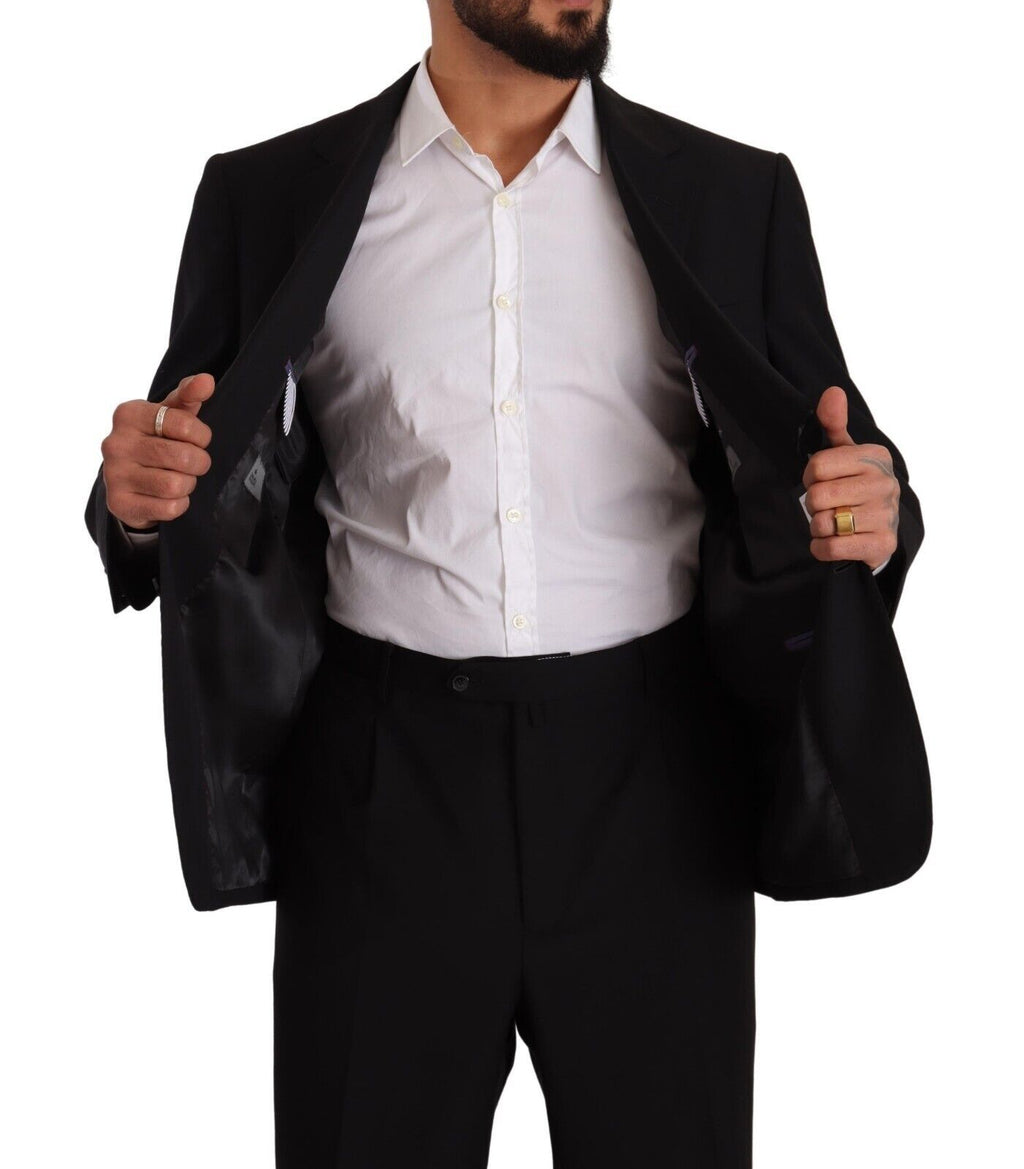 Schwarzer, einreihiger Anzug aus Polyester
