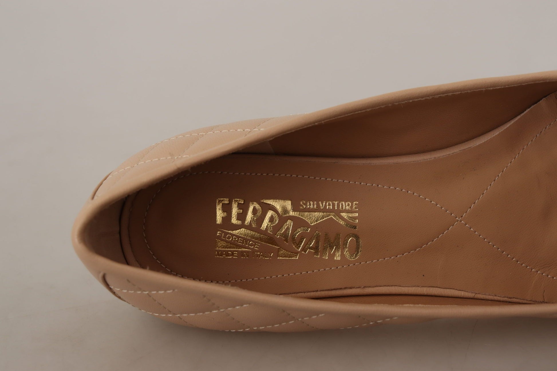 Elegante Flats aus gestepptem Leder – Schickes zweifarbiges Design