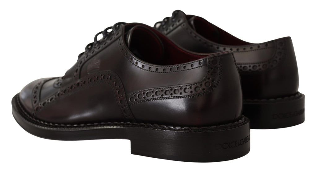 Lilafarbene Oxford-Schuhe aus Leder mit Flügelkappe