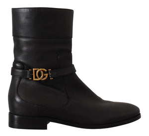 Schwarze flache Lederstiefel mit Logo