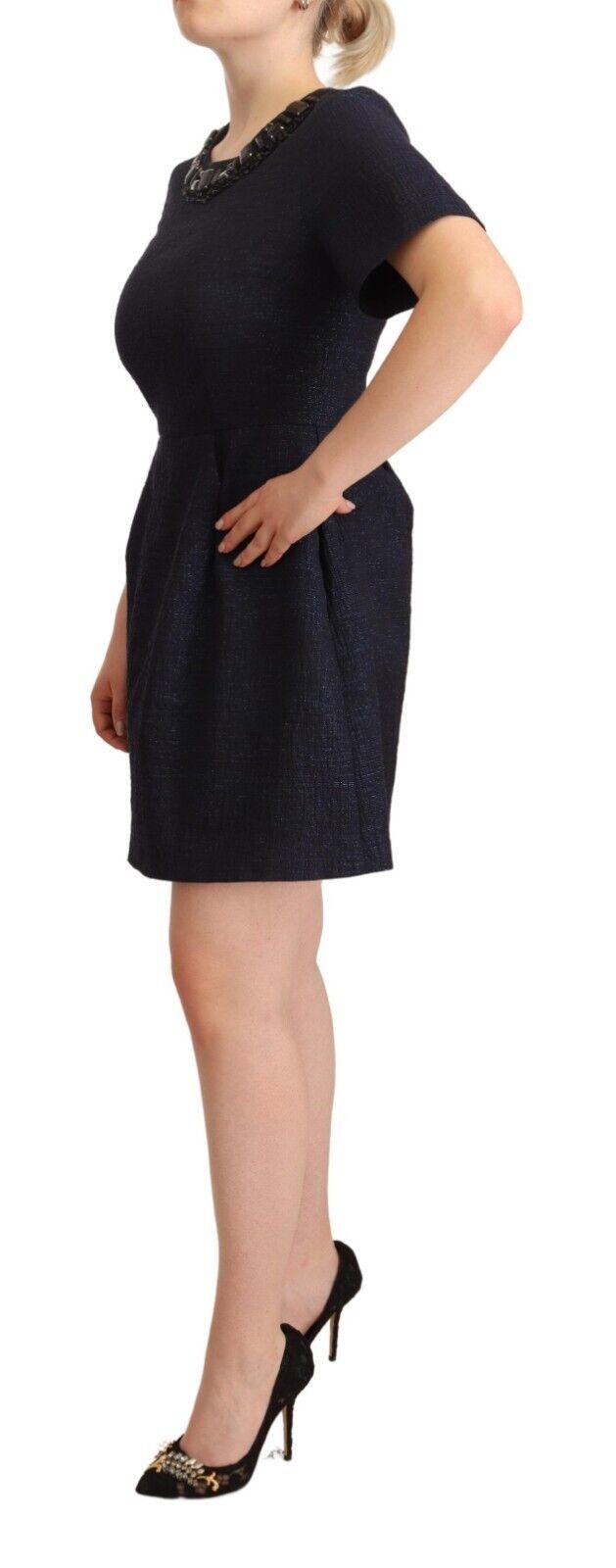 Schwarzes, verziertes Mini-A-Linien-Kleid mit kurzen Ärmeln