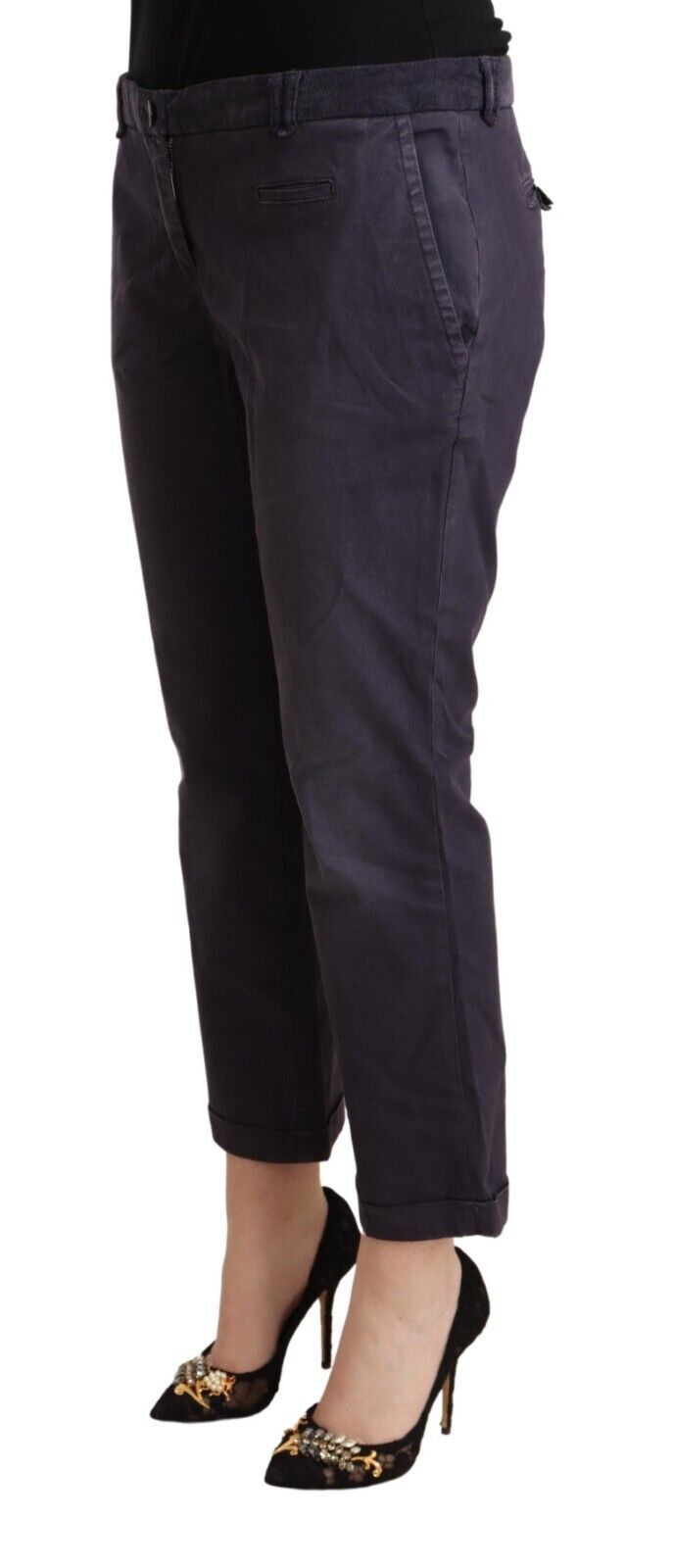 Schwarze, ausgestellte, verkürzte Hose mit niedriger Taille und umgeschlagenem Saum
