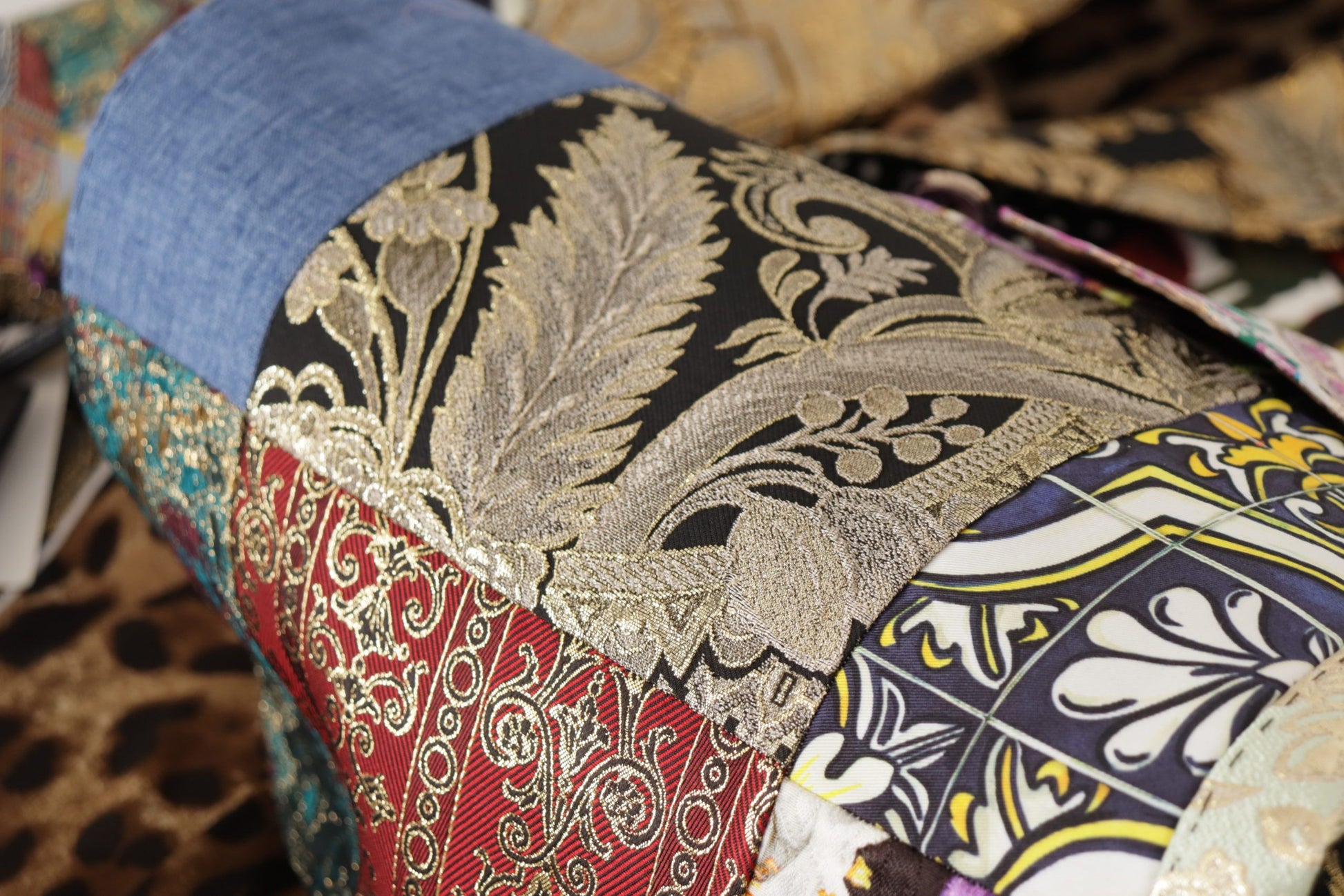 Mehrfarbige, zweireihige Blazerjacke aus Patchwork-Jacquard