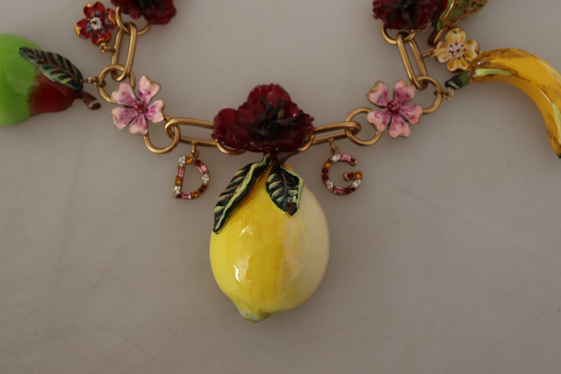Statement-Halskette „Sizilien, Früchte, Rosen“ aus goldenem Messing