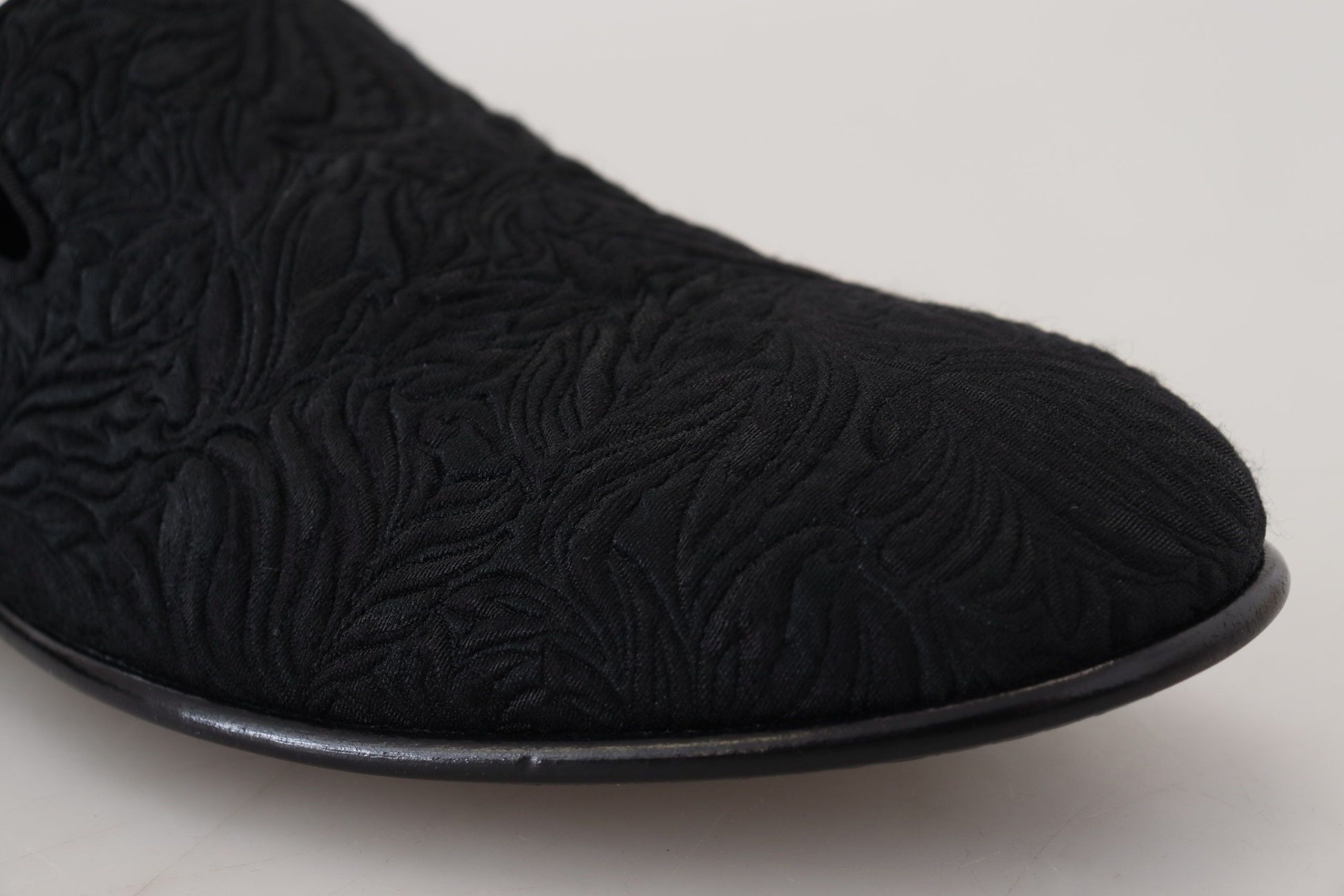 Schwarze Jacquard-Hausschuhe mit Blumenmuster