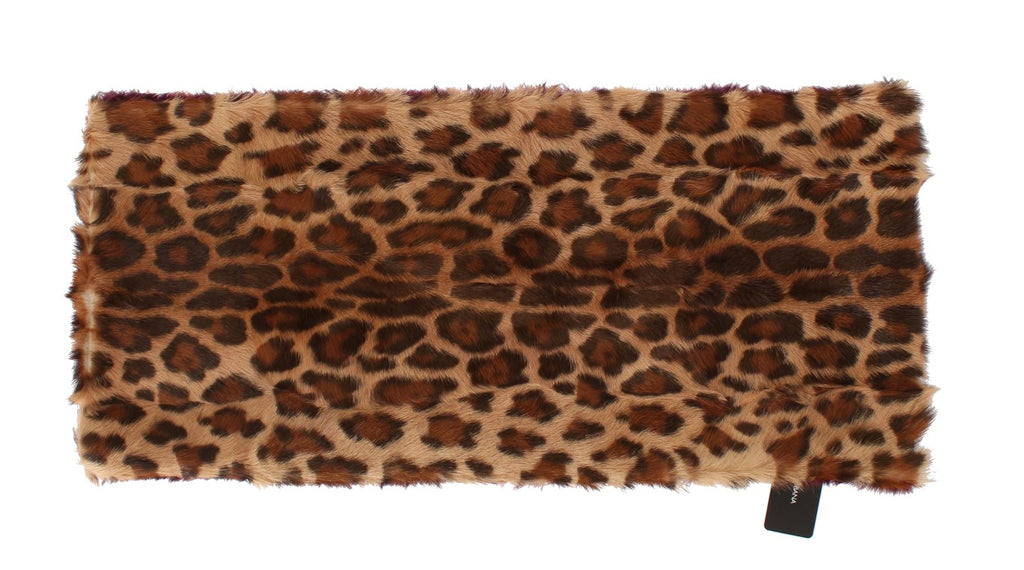 Lilafarbener Schal aus Lammfell mit Leopardenmuster