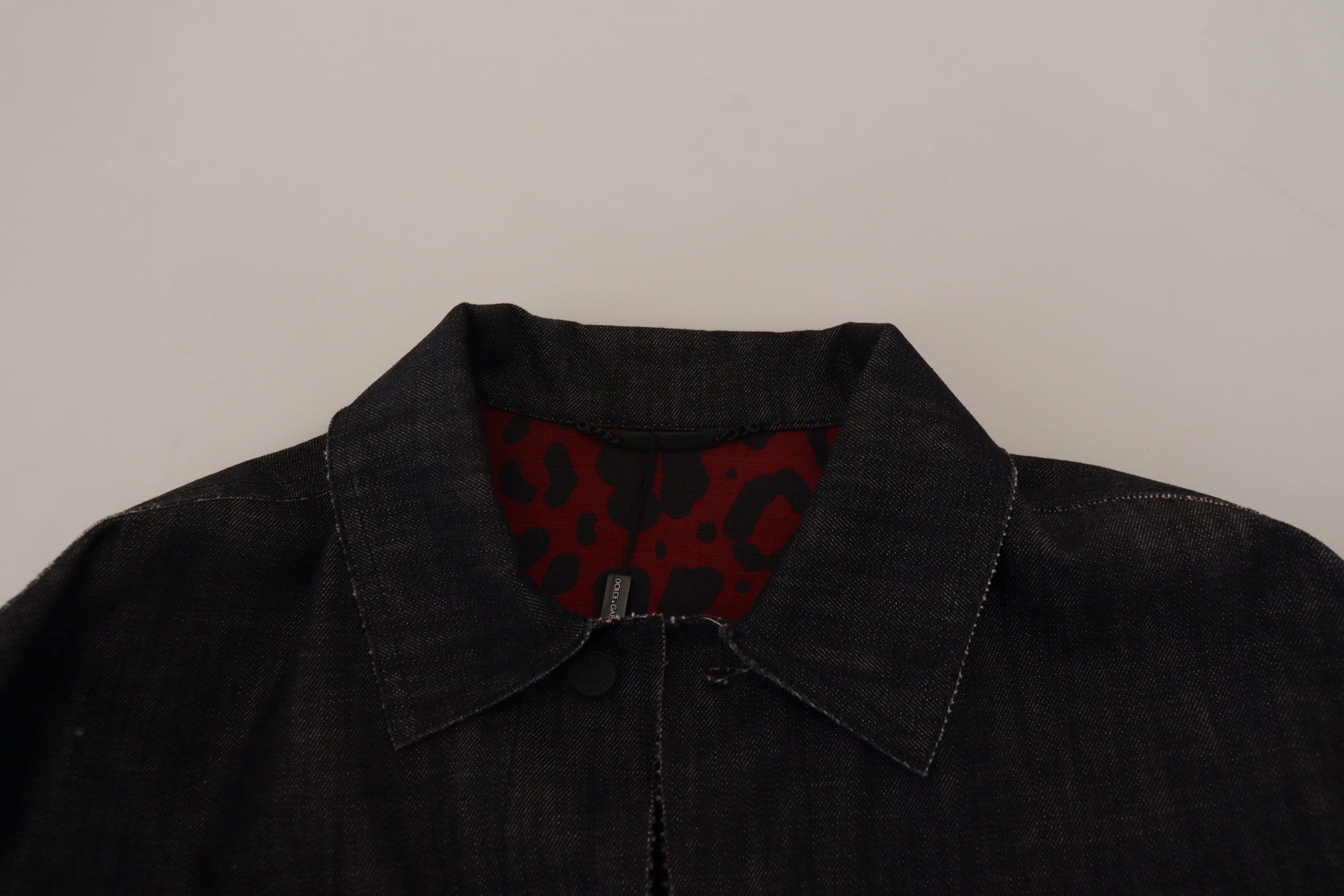 Schwarze Jeansjacke aus Baumwolle mit durchgehender Knopfleiste