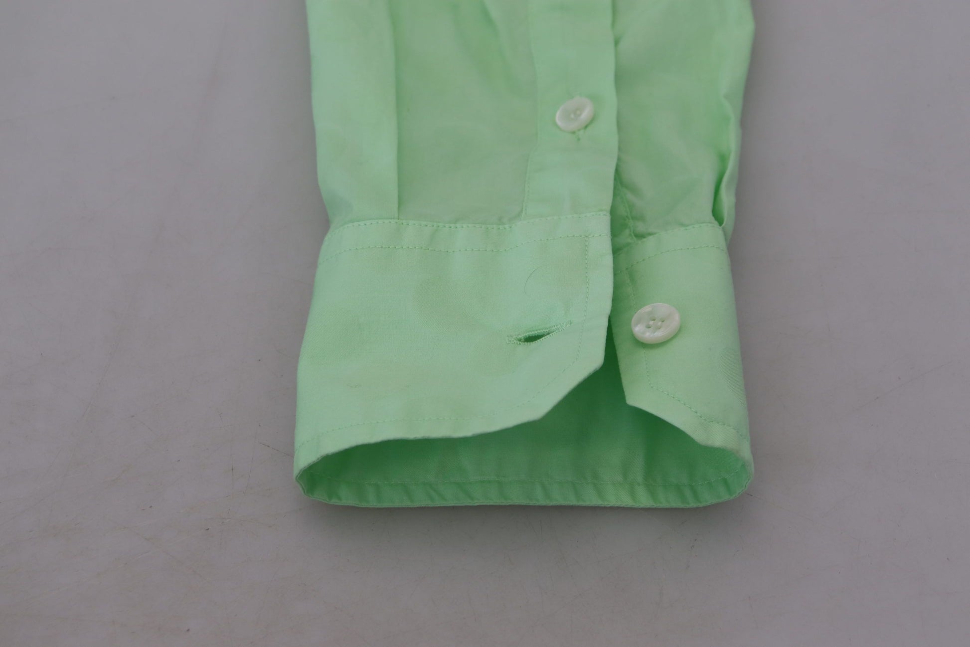 Mintgrünes langärmliges Button-Down-Hemd