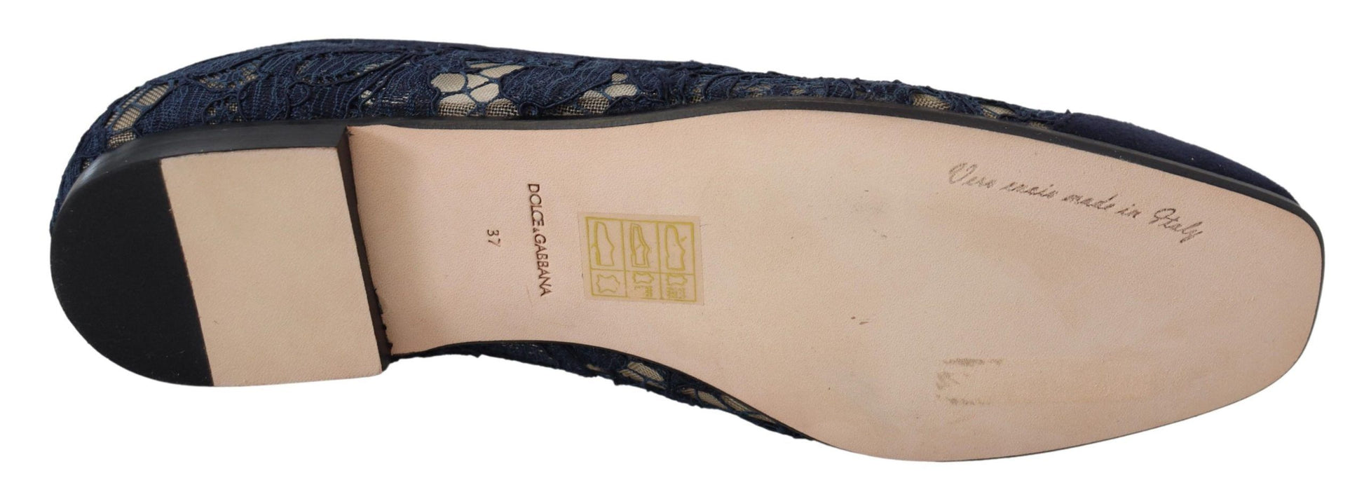 Blaue Slipper mit Blumenspitze