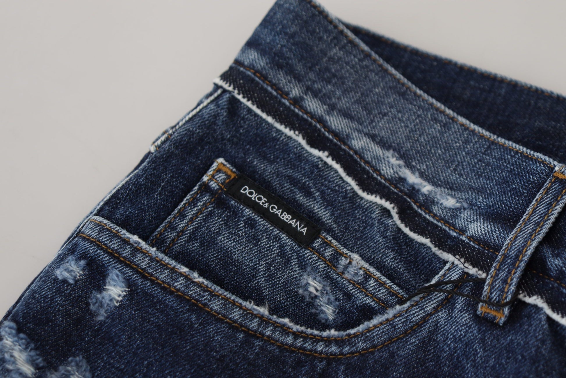 Blau verwaschene Jeanshose aus normalem Baumwolldenim
