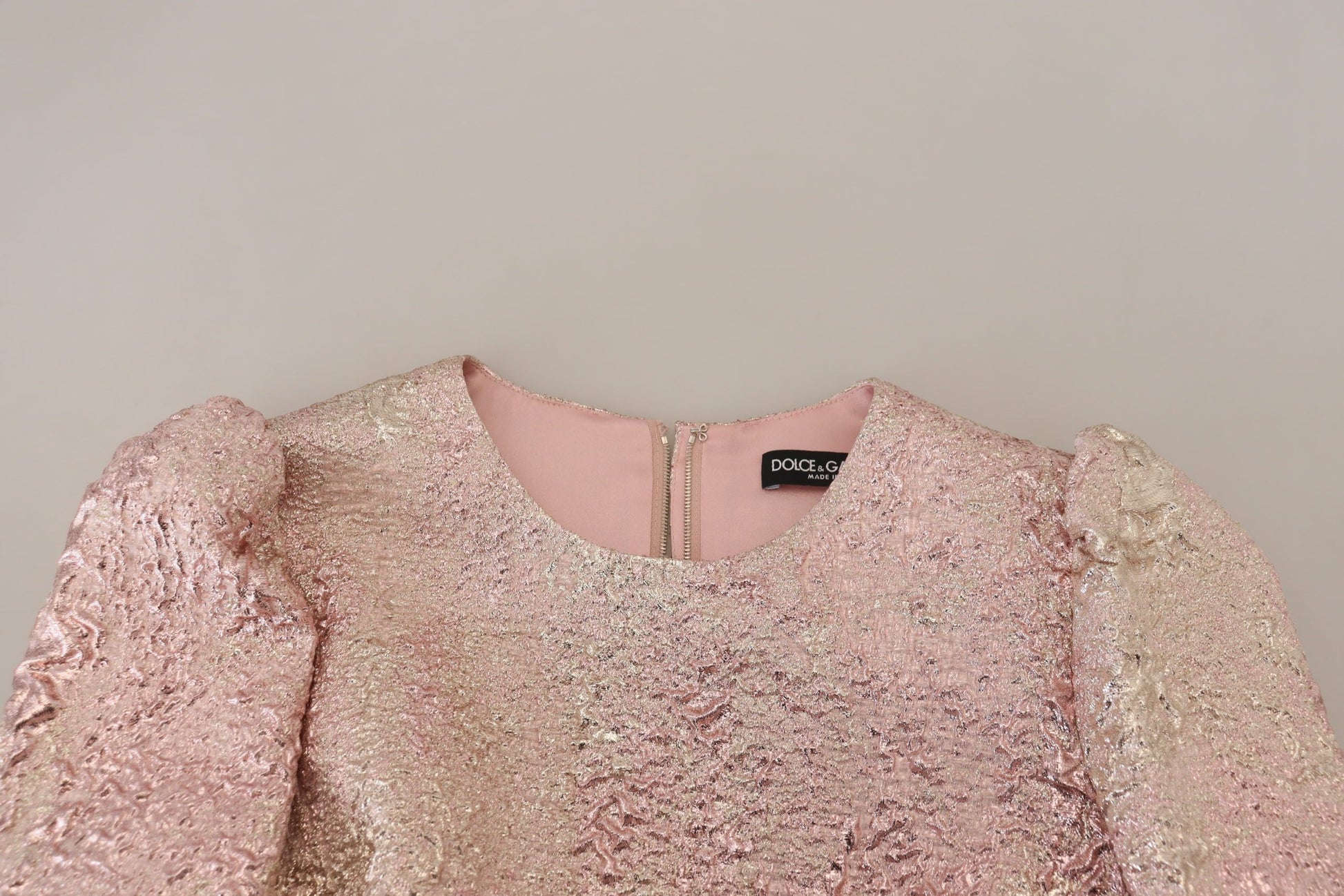 Rosa Jaquard-Midikleid mit 3/4-Ärmeln