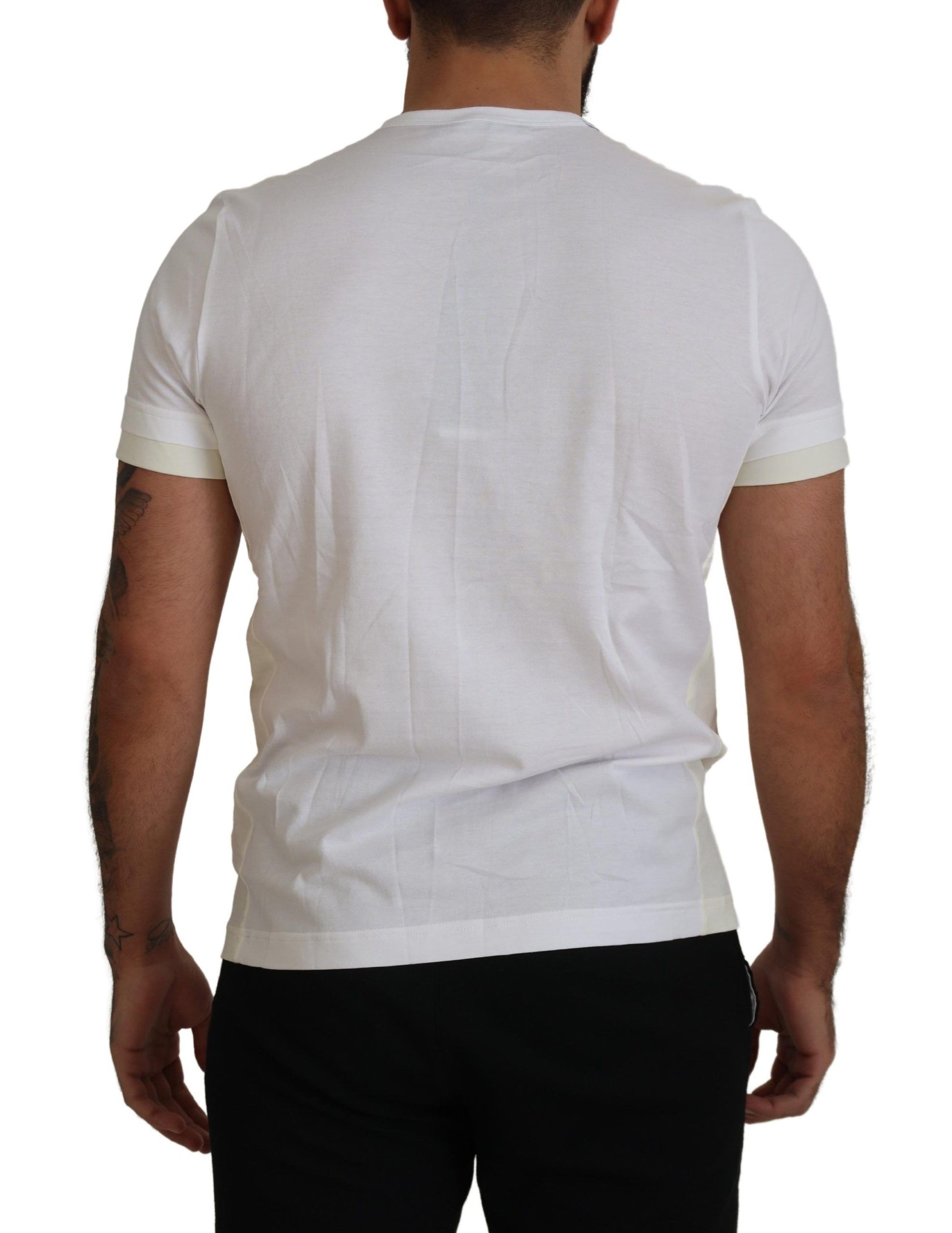 Weißes T-Shirt mit kurzen Ärmeln und Pattentasche