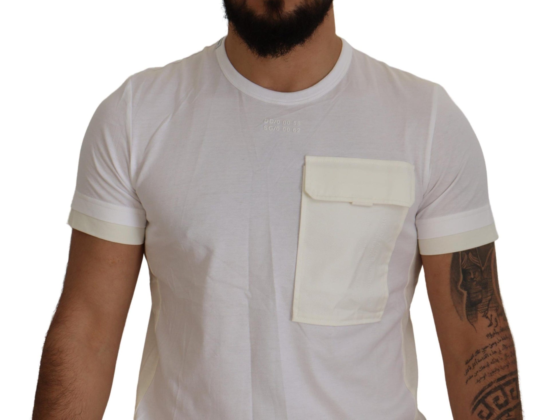 Weißes T-Shirt mit kurzen Ärmeln und Pattentasche