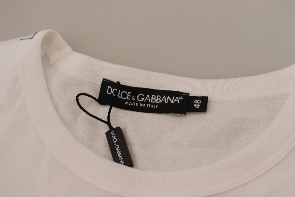 Weißes T-Shirt mit kurzen Ärmeln und Pattentasche