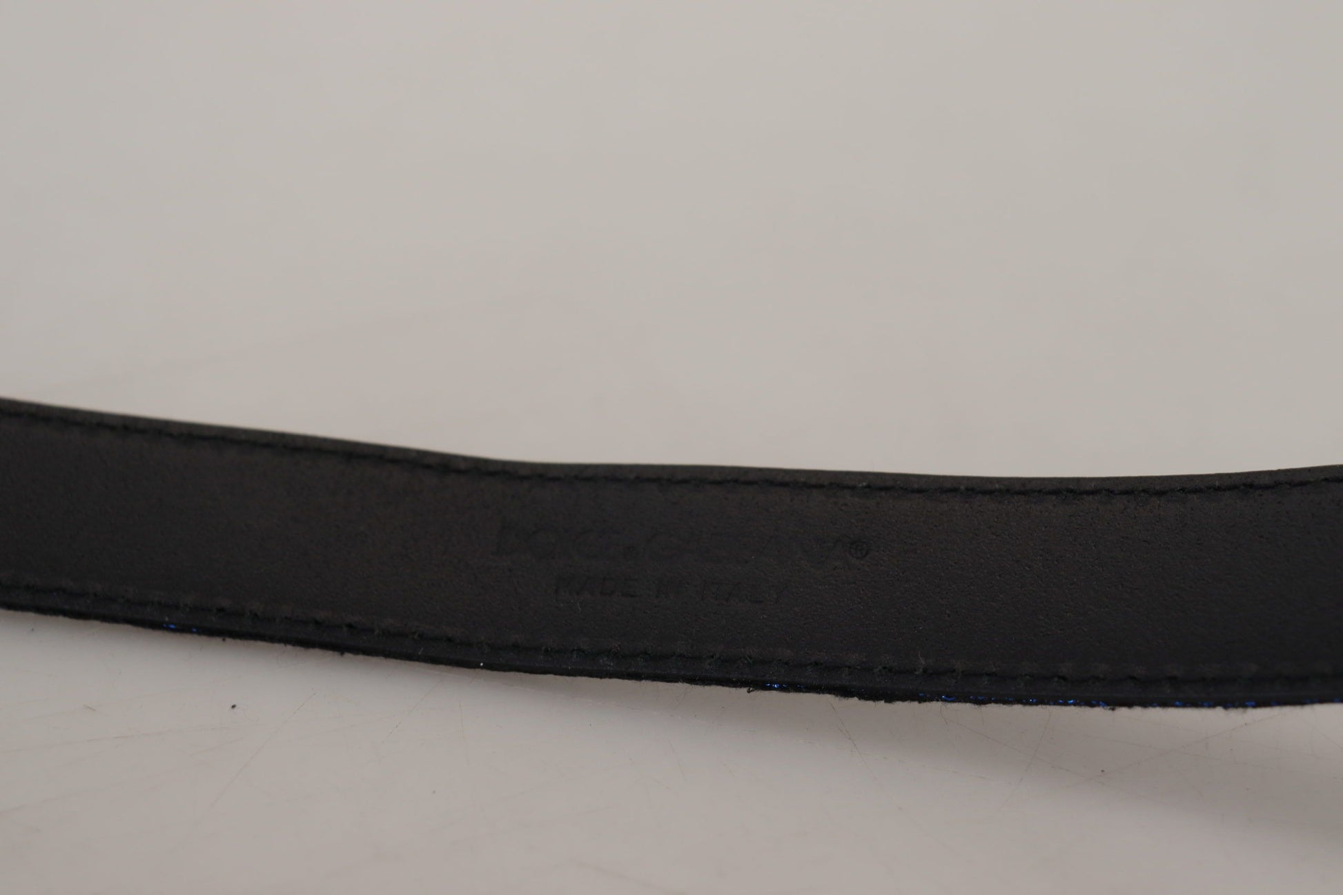 Blauer Jacquard-Gürtel mit Streifen und silberner Schnalle